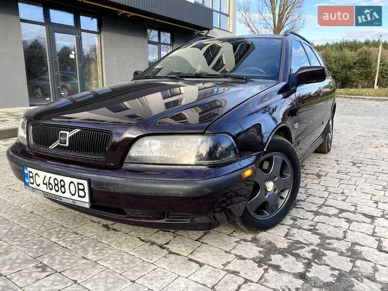 Volvo V40 (2000)