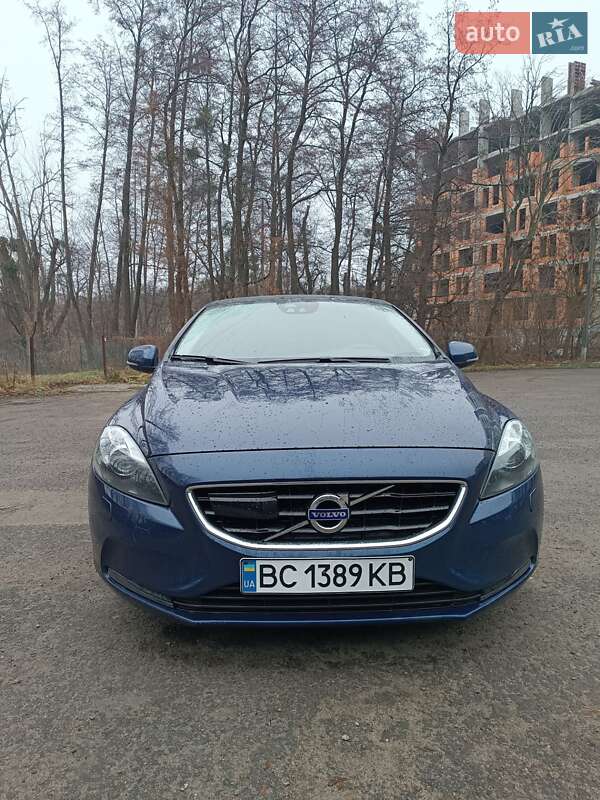 Volvo V40 (2015)