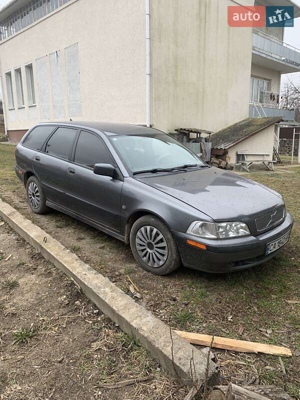 Volvo V40 (2002)