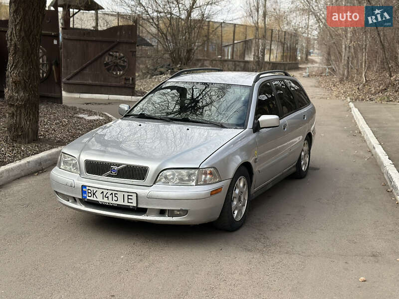 Volvo V40 (2003)