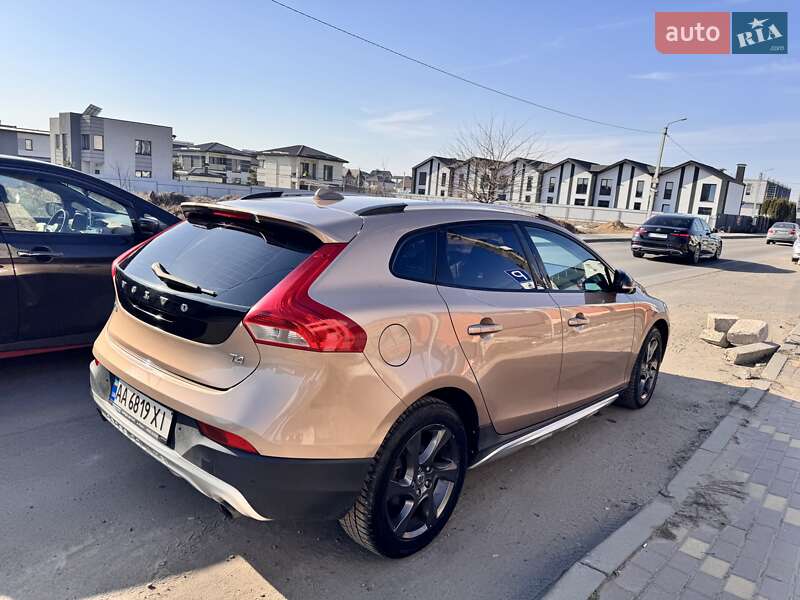 Volvo V40 (2013)