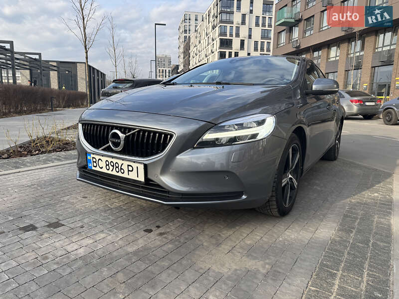 Volvo V40 (2017)