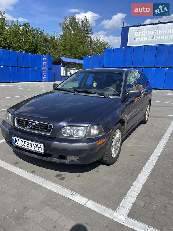 Volvo V40 (2004)