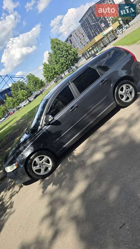 Volvo V50 (2010)