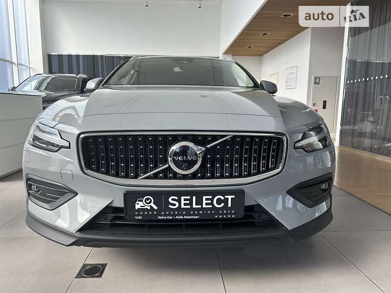 Volvo V60cc (2023)