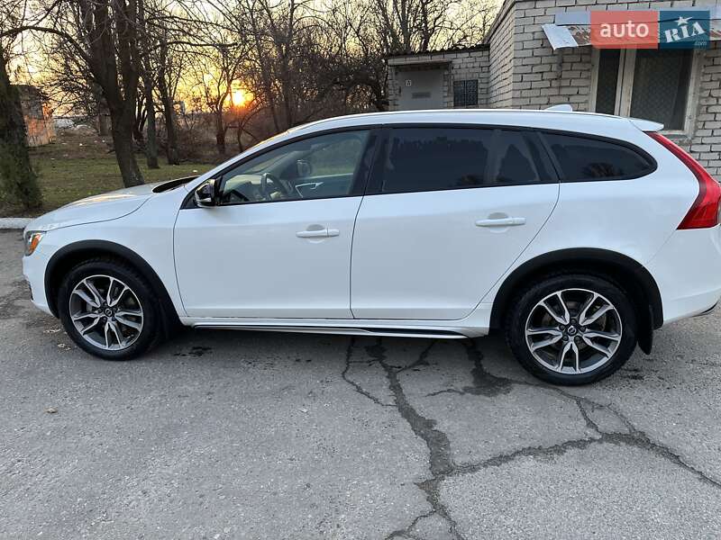 Volvo V60 cross country (2017)
