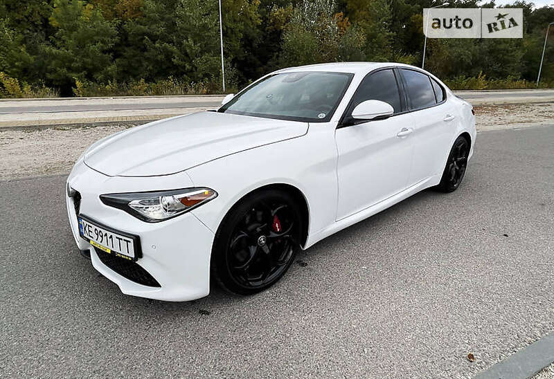 Alfa-romeo Giulia (2017)