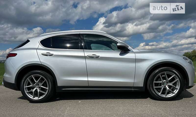 Alfa-romeo Stelvio (2017)