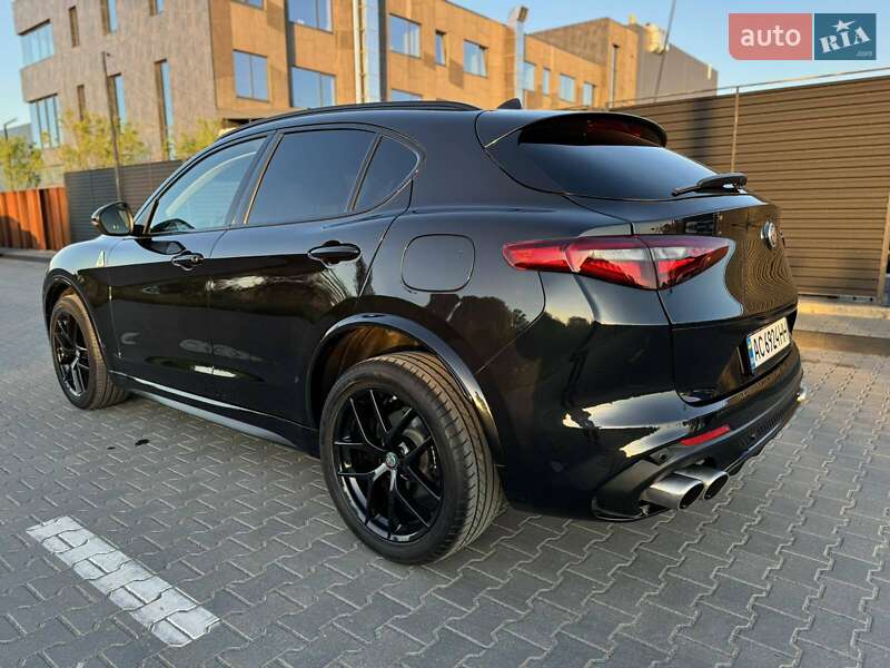 Alfa-romeo Stelvio (2018)