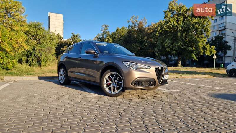 Alfa-romeo Stelvio (2019)