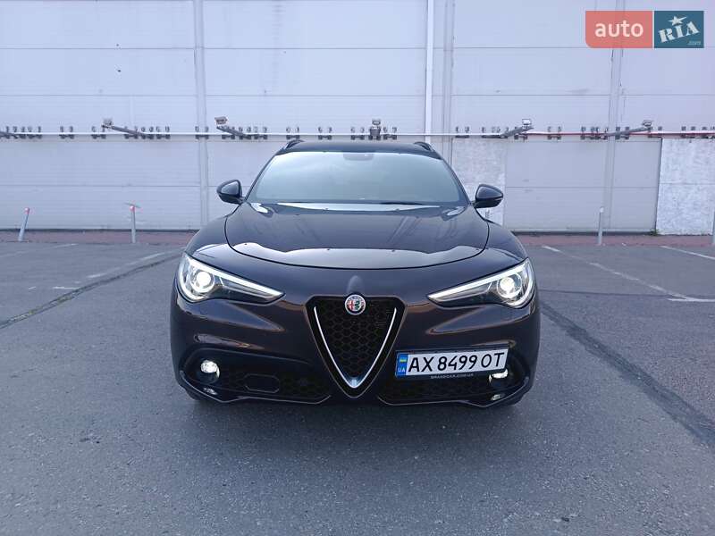 Alfa-romeo Stelvio (2017)