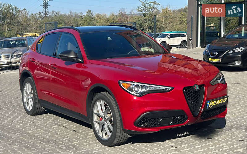 Alfa-romeo Stelvio (2017)
