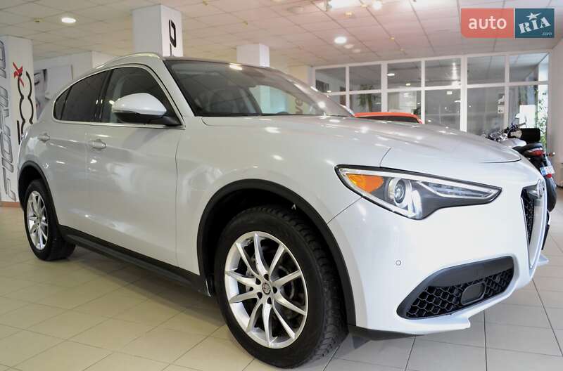 Alfa-romeo Stelvio (2017)
