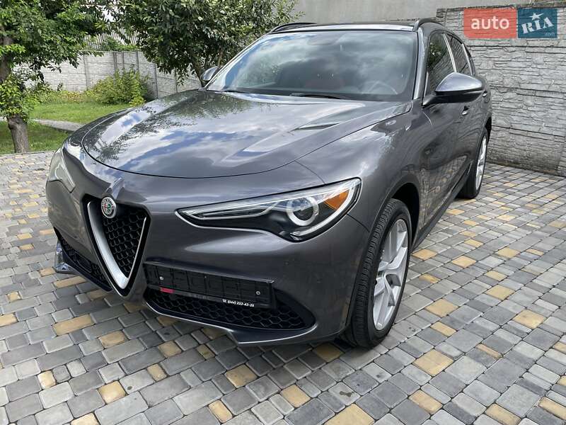Alfa romeo Stelvio (2017)