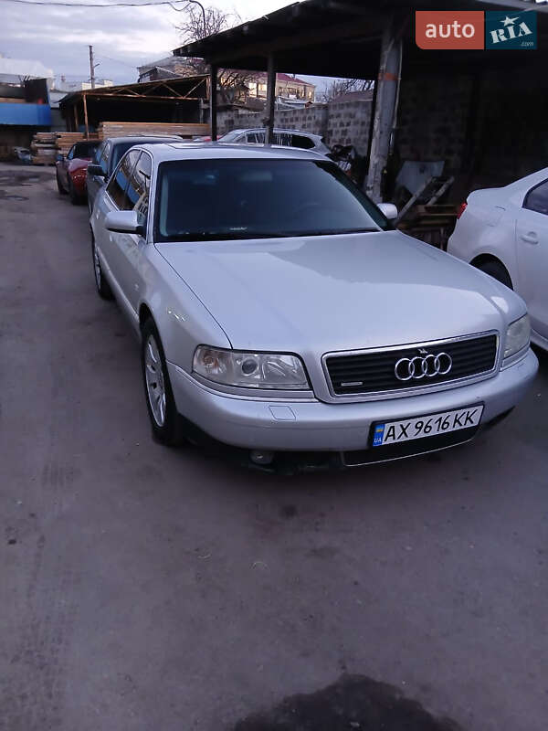 Audi A8 (1999)
