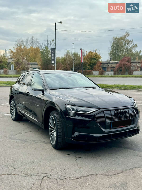 Audi E-tron (2021)