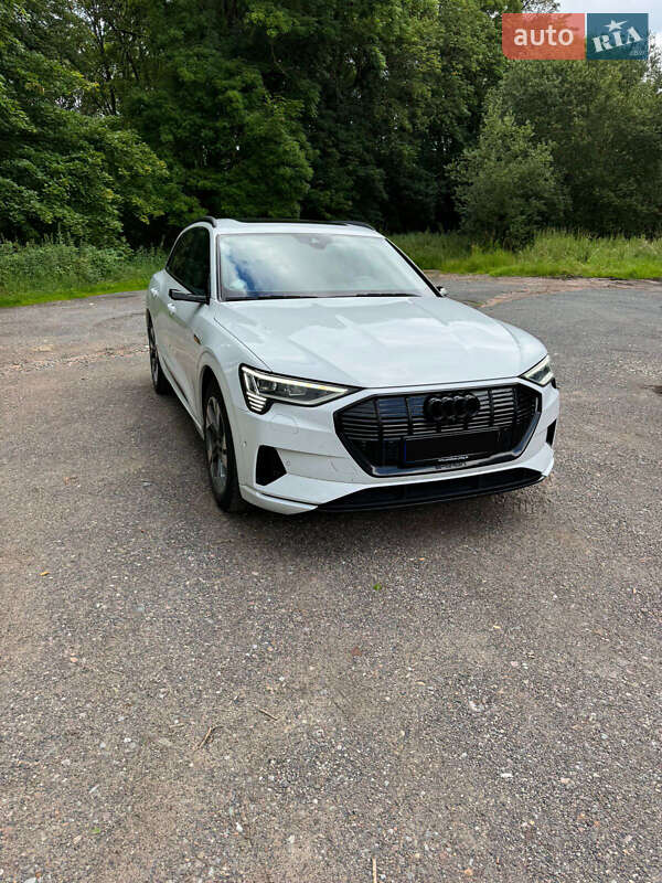 Audi E-tron (2019)