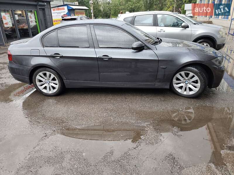 Bmw 3 series (2005)