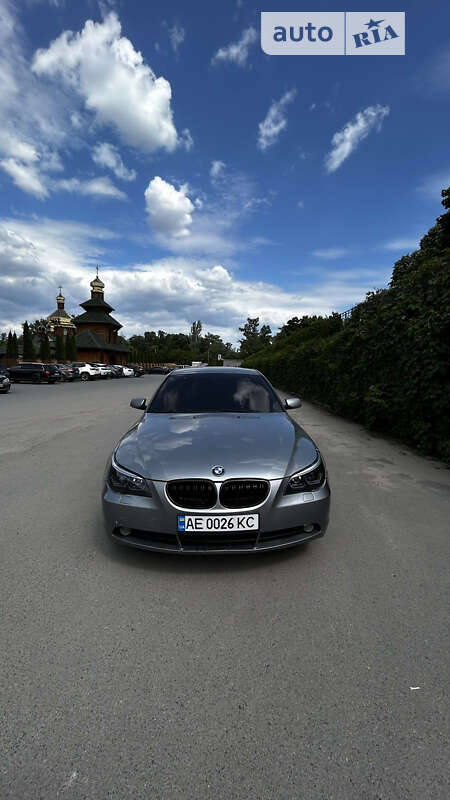 Bmw 545i (2004)