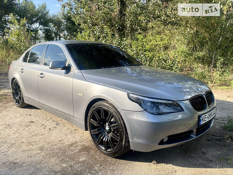 Bmw 545i (2004)