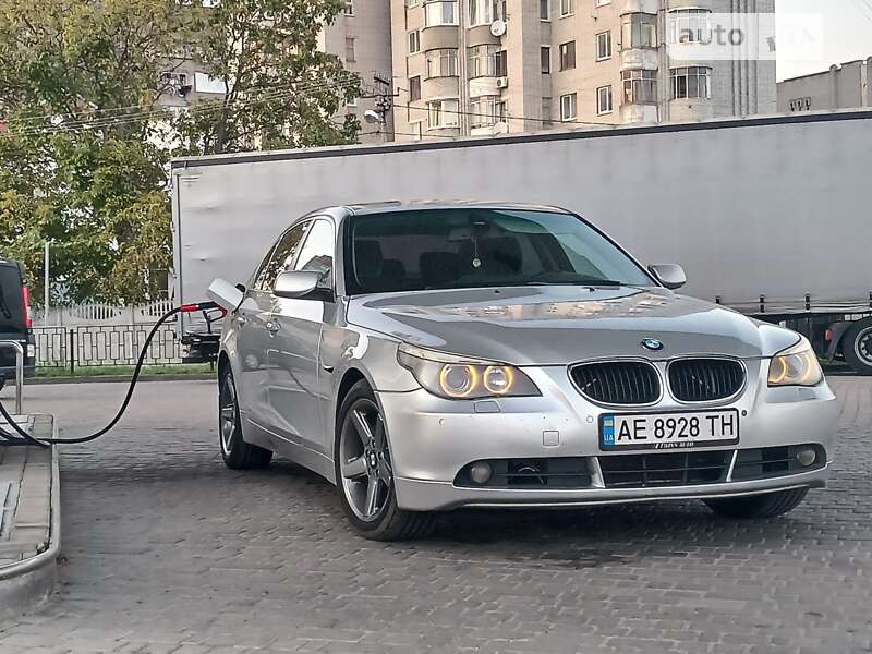 Bmw 530i (2005)
