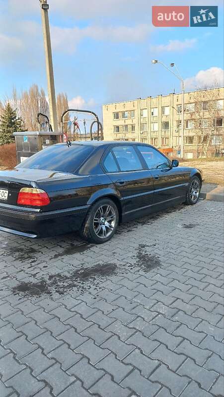 Bmw 7 series (2001)