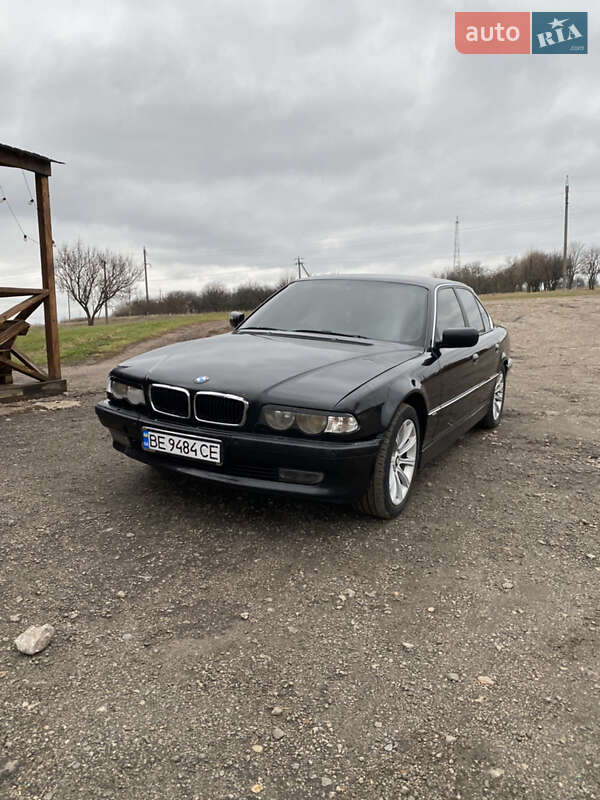 Bmw 7 series (2000)