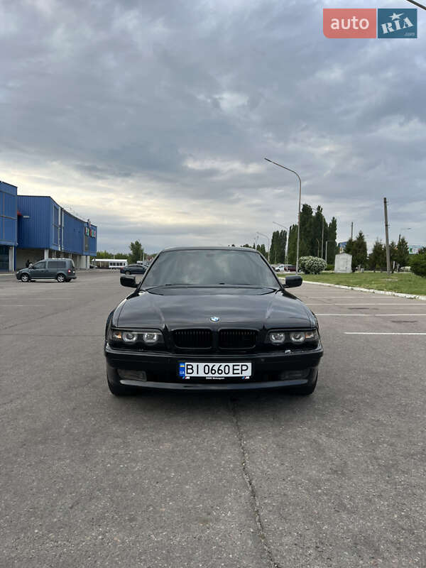 Bmw 7 series (2000)