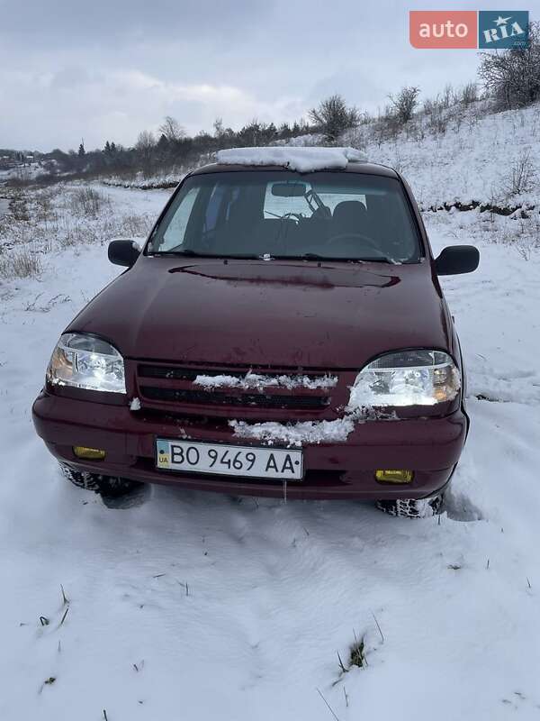 Chevrolet Niva (2004)