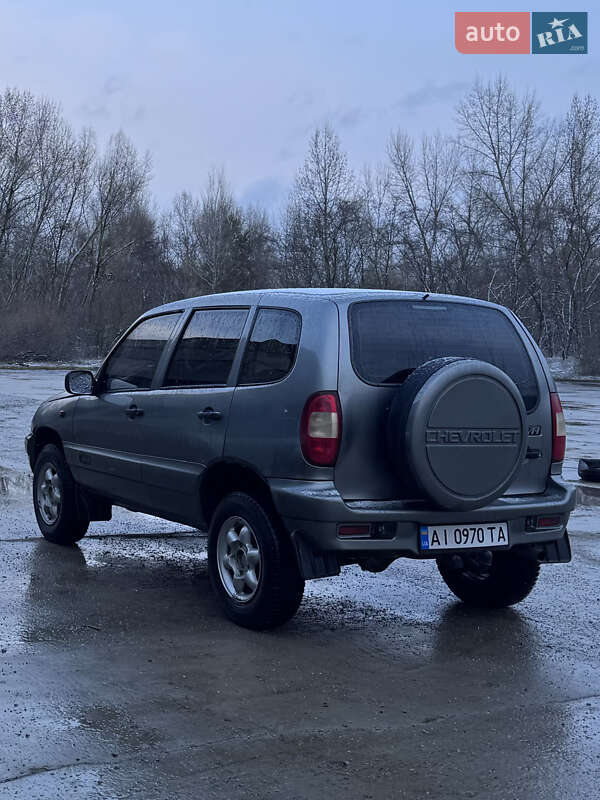 Chevrolet Niva (2006)
