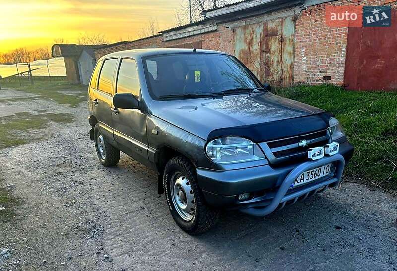 Chevrolet Niva (2004)