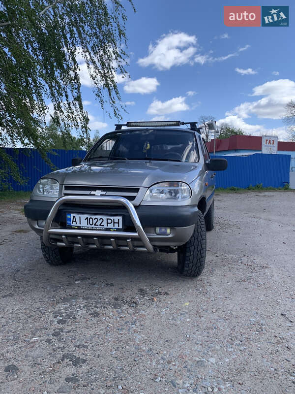 Chevrolet Niva (2008)
