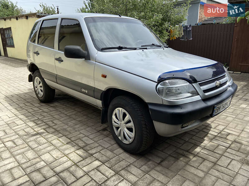 Chevrolet Niva (2006)