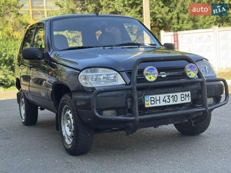 Chevrolet Niva (2004)
