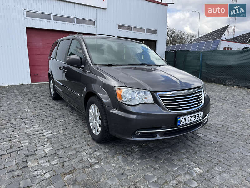 Chrysler Town  country (2016)