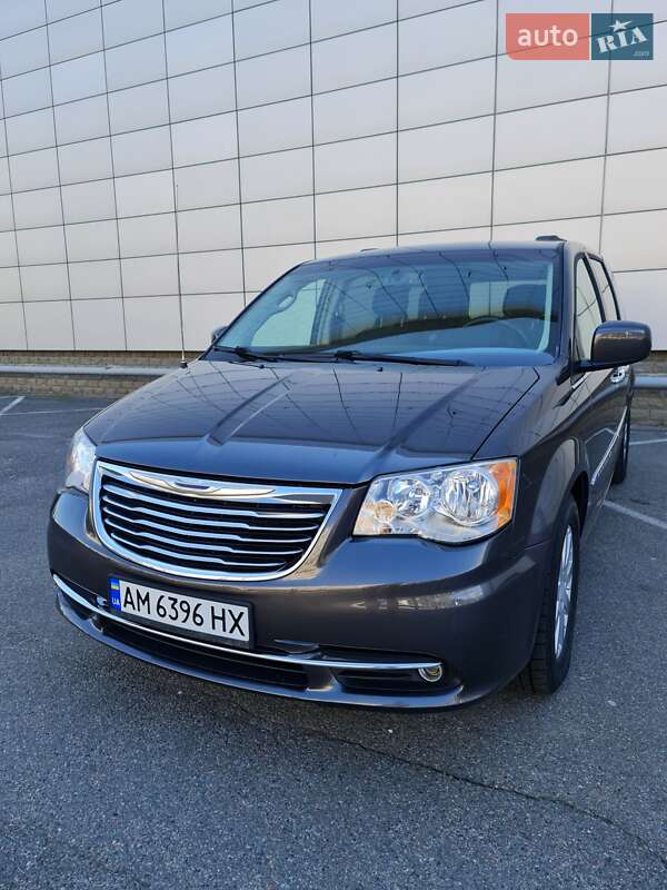 Chrysler Town  country (2015)