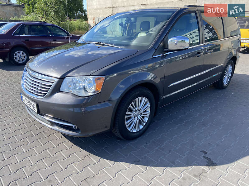 Chrysler Town  country (2014)
