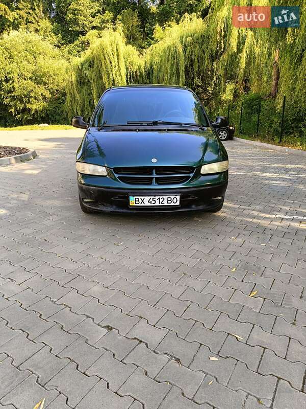 Dodge Ram van (1998)