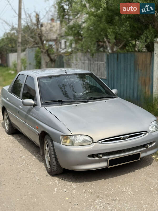 Ford Escort (1996)