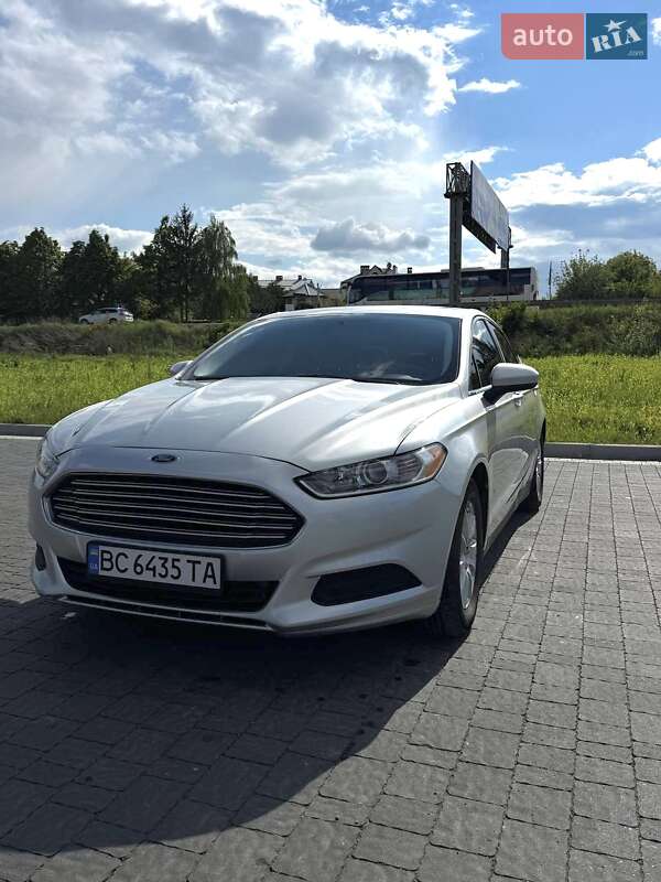 Ford Fusion (2016)
