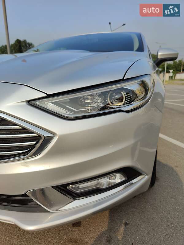 Ford Fusion (2016)