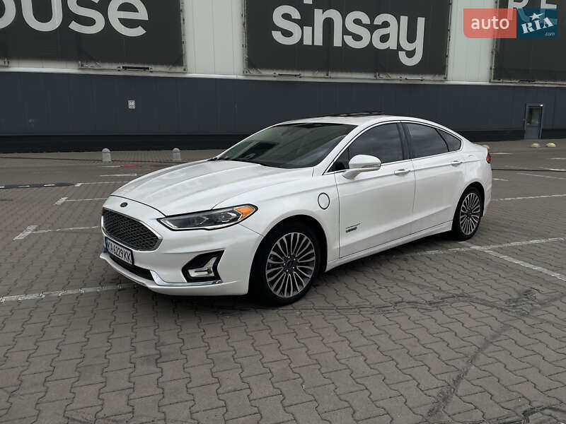 Ford Fusion (2016)