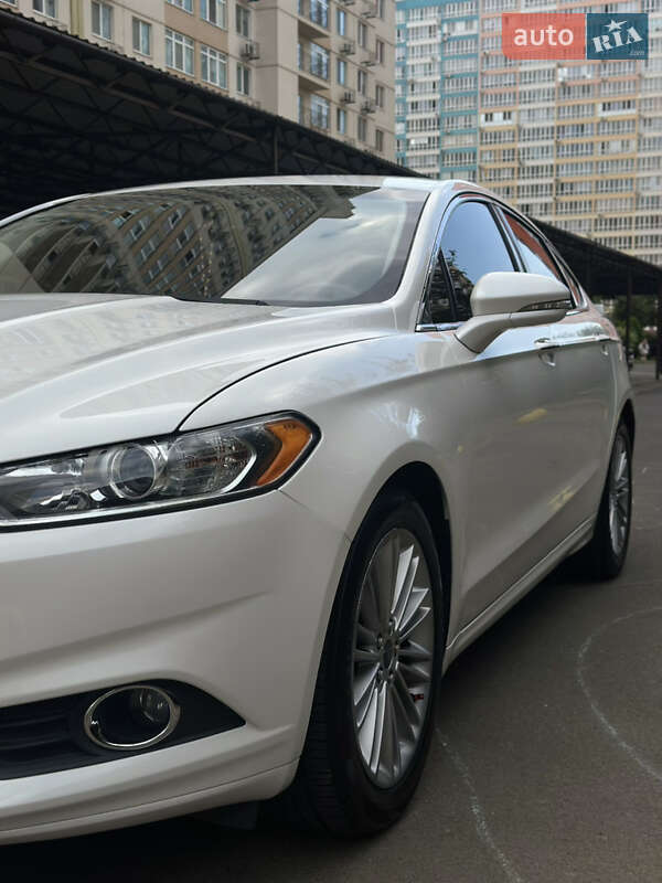 Ford Fusion (2015)