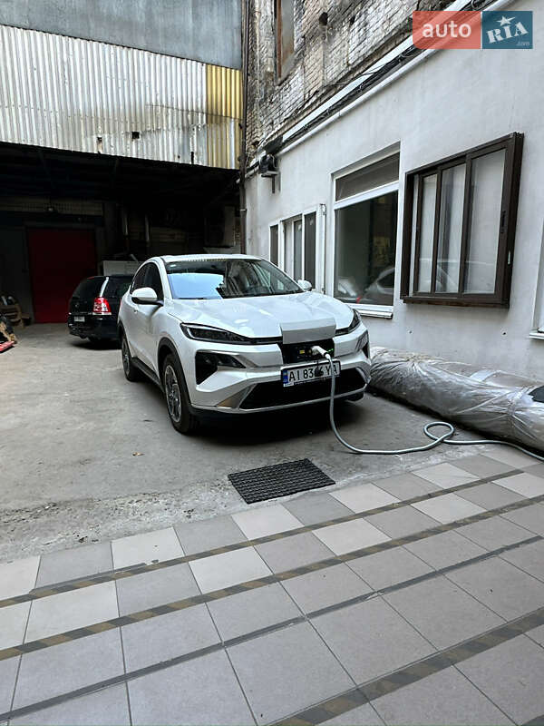 Honda M-nv (2024)