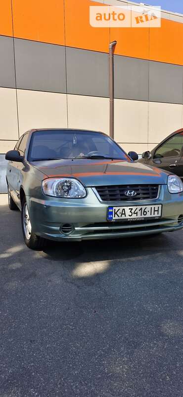 Hyundai Accent (2004)