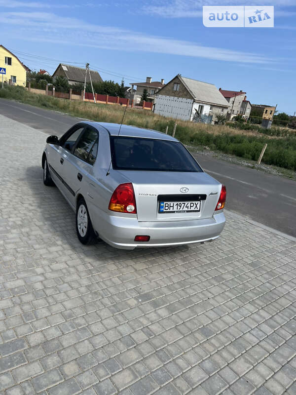 Hyundai Accent (2004)