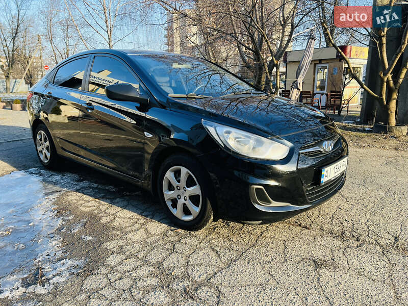 Hyundai Accent (2012)