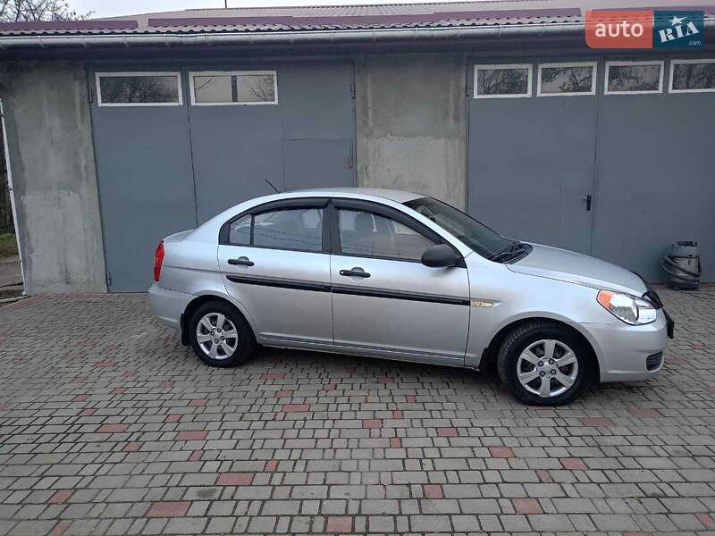 Hyundai Accent (2009)