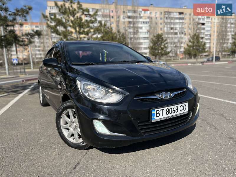 Hyundai Accent (2012)