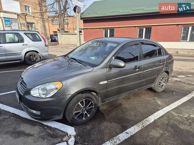 Hyundai Accent (2010)